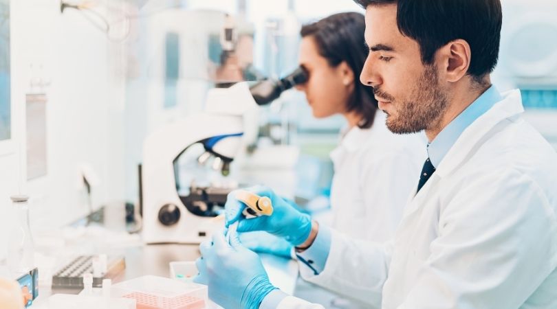 Expert-comptable spécialisé pour laboratoire d'analyses médicales