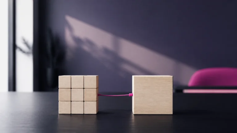 Groupe de petits blocs compact relié par un cordon à un bloc unique plus grand